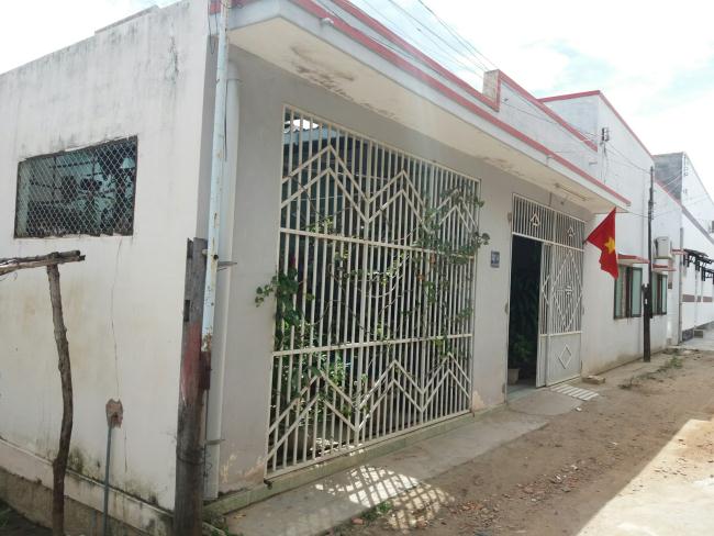 Bán nhà gần UBND P. Tấn Tài: 120m2 giá 375 triệu có TL, LH 0917 160 199
