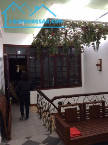 Cho thuê nhà 2TX110m2 lạc long quân,xuân la, hà nội