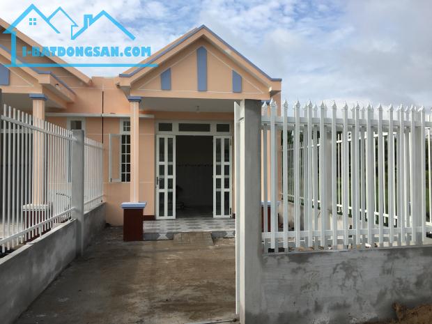 Bán nhà mới xây, Gần Vòng xoay Bình Phú, hẻm xe hơi vào được.