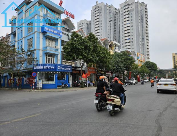 Bán Nhà Mặt Phố Nguyễn Văn Lộc - Lô Góc 2 Mặt Tiền - 30 tỷ.