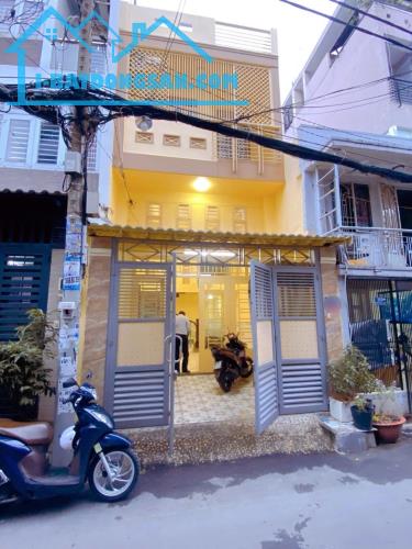 Nhà Ngộp Bank Cần Bán Gấp tại đường Sơn Hưng Phường 12 Tân Bình.
