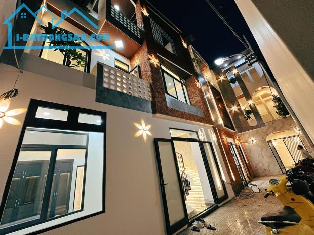 Chào bán căn nhà 3 tầng 3 mê vị trí cực đẹp đường Nguyễn Phước Nguyên