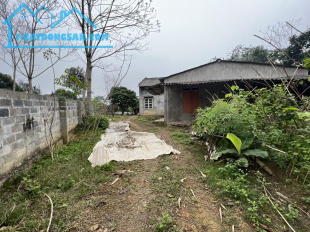 Nhà tôi cần bán lô đất có 2 căn nhà cấp 4, dt 4.500m2 tại xã Tân Cương, Thái Nguyên