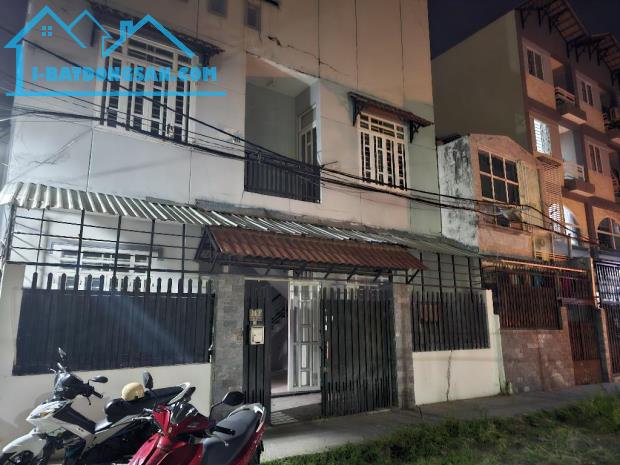 Bán nhà Huỳnh Tấn Phát, Tân Phú, Quận 7.
DT 96m x 2 căn, 2 tầng, (14x7),
Giá 6 tỷ tl - 4