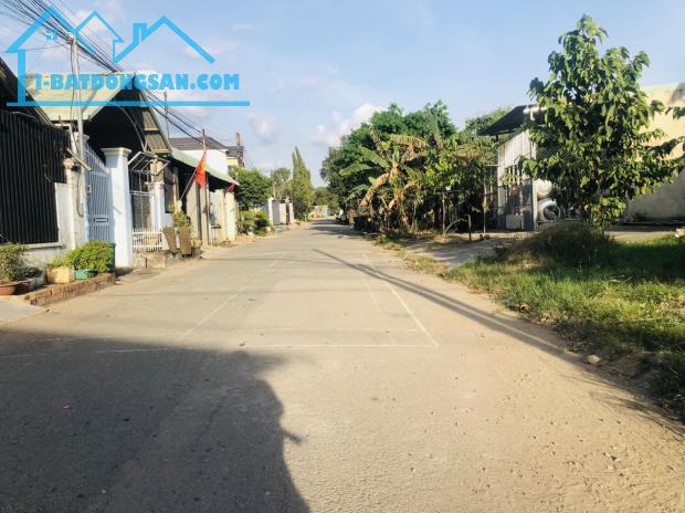 Bán đất ngang 5m dài 62 sổ hồng thổ cư đường nhựa rộng 10m thuộc phường Tân Phong, TP.