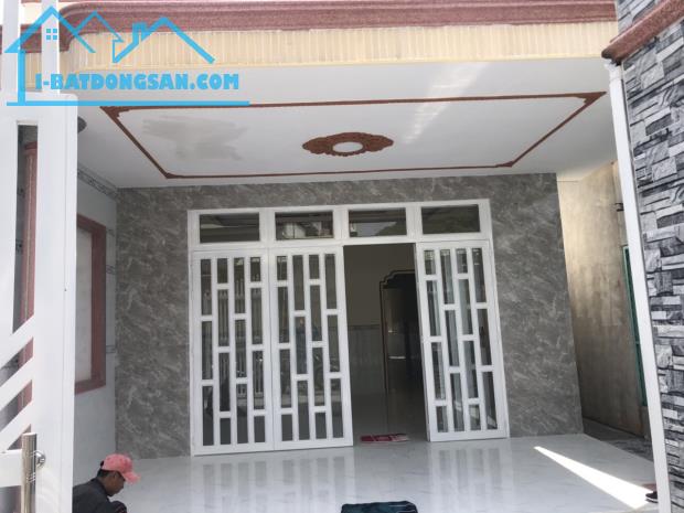 Bán căn nhà cấp 4 giá rẻ cho công nhân gần kề QLộ 13 , dân cư đông đúc