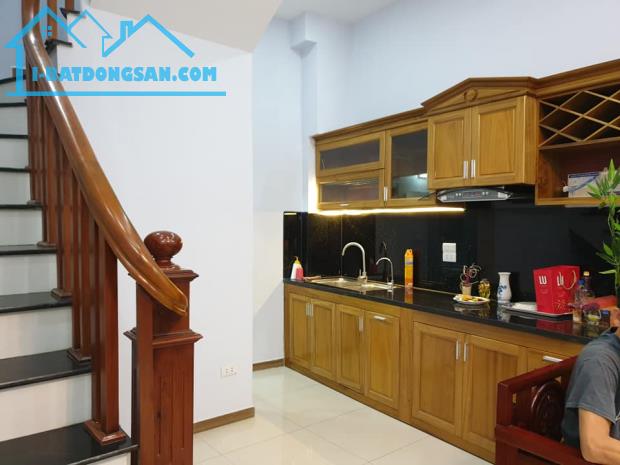 Bán nhà đường Kim Ngưu, 38m2, nhà Cực đẹp, sát Mặt phố, ngõ xe 3 gác tránh, Giá 3,9 tỷ
