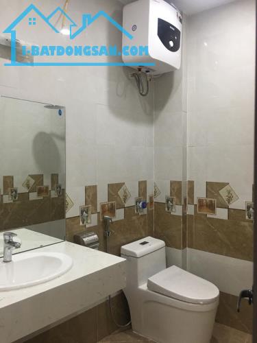 Bán nhà phố Đặng Tiến Đông, gần Hồ Hoàng Cầu, 48m2 x5 tầng, Ô tô đõ cửa