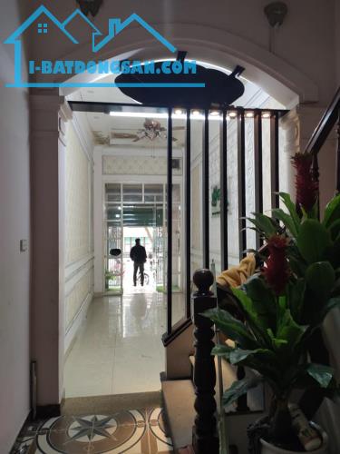 Bán nhà mặt phố Hàng Thiếc, quận Hoàn Kiếm, 25m2, nhà có nóc, xây lại thoải mái, giá 13 tỷ - 1