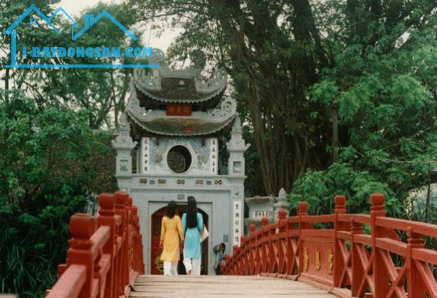 Bán nhà Mặt phố Cổ, Hồ Hoàn Kiếm, phường Lý Thái Tổ. DT 145 m2 x MT 6m.Vị Trí Vàng - Hiếm.
