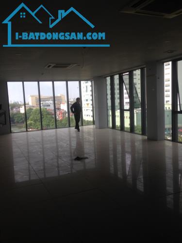 Cho thuê văn phòng 80m2 mặt phố Nguyễn Chí Thanh quận Đống Đa