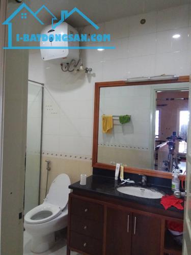 Bán nhà Viuw mặt hồ Hoàng Cầu phố Mai Anh Tuấn, Đống Đa, 219m2 x 3 tầng