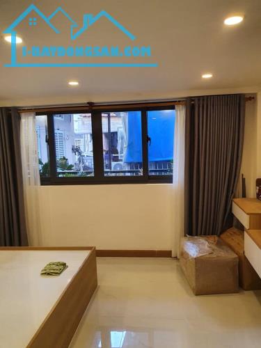 Nhà 3 tầng lô góc 42m2 ngay Đoàn Văn Bơ Quận 4 giá nhỉnh 3 tỉ