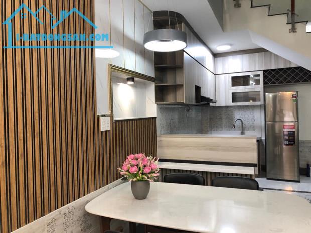Chỉ 5,4 Tỷ Sở hữu căn nhà đẹp 5 tầng rộng 50m2  quận Tân Phú đường Trịnh Đình Trọng. - 1