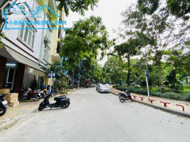 BÁN NHÀ TRẦN QUANG DIỆU, ĐỐNG ĐA 150M2 MT 8M HỢP TÒA 9 TẦNG 4 Ô TÔ TRÁNH VỈA HÈ 5M GIÁ SỐC