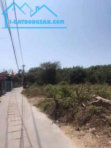 Bán hàng F0 sĩ 4 lô Góc 2 mặt tiền đường bê tông thị trấn long Hải chợ đường số 2 - 1