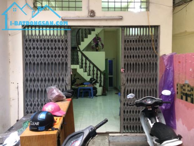 Bán nhà đường Tây Sơn Dt 40m x4 tầng giá 4,5 tỷ, Lh 0913518923