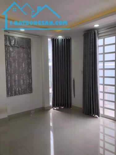 Bán nhà 4 tầng CMT8 Quận 10 xe 7 chỗ đậu trong nhà giá chỉ 10.5 tỉ