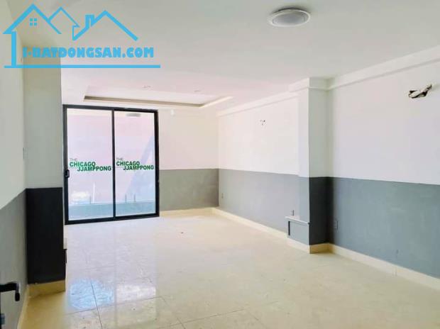 Bán nhà mặt tiền đường Xóm Chiếu Quận 4, 338m2 giá 40 tỉ