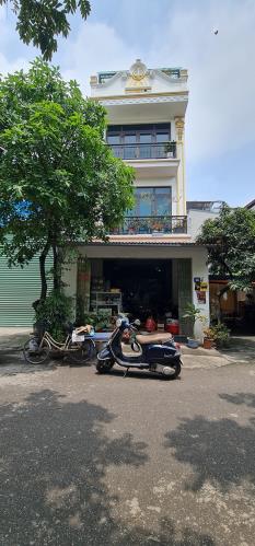 Nhà mặt phố Hoa Lâm, Kinh doanh sầm uất, DT110m², MT5m – Hiếm nhà bán.
