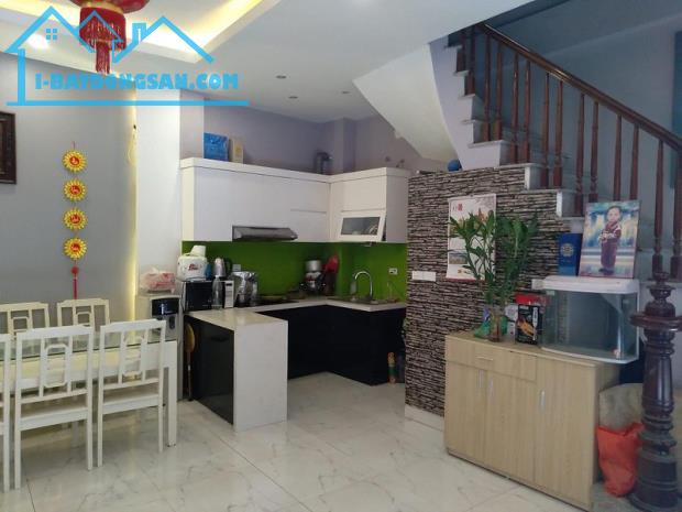 Nhà đẹp ở ngay phố Hoàng Văn Thái , ô tô đỗ cửa 33mx4 tầng, nhỉnh 4 tỷ lh 0911002289 - 2