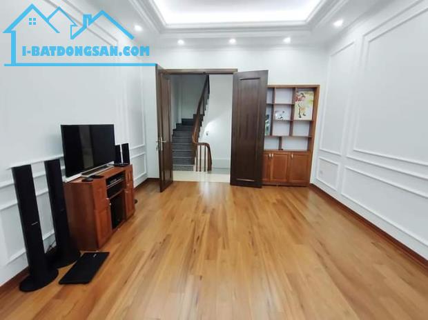 Nhà đẹp ở ngay phố Hoàng Văn Thái , ô tô đỗ cửa 33mx4 tầng, nhỉnh 4 tỷ lh 0911002289 - 1