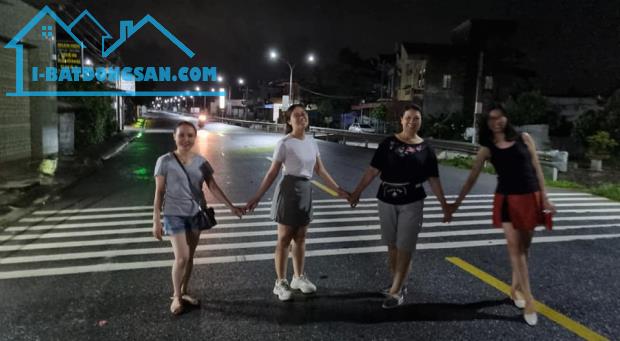 MẶT HỒ BỒ ĐỀ 90m, ĐẤT, MT 4M, 11 TỶ. ĐƯỜNG TO, VỈA HÈ RỘNG, BIA HƠI ĐỂ XE THOẢI MÁI. Lh 09 - 1