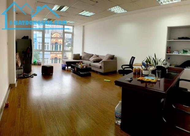 Mặt phố Khuất Duy Tiến, vỉa hè 7m, cho thuê 40tr/th, 65m2x5T mt4m 17 tỷ.