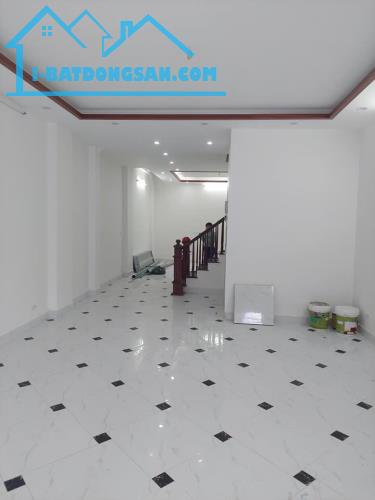 Bán nhà phố Hàng Giầy 270 m2, ô tô vào nhà, phố cổ kinh doanh các mặt hàng cao cấp.