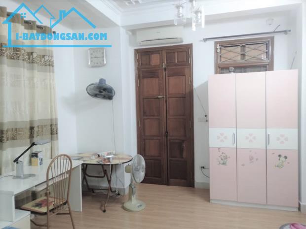 Nhỉnh 7 tỷ! Nhà mặt ngõ ô tô Gara KD phố Huỳnh Thúc Kháng Đống Đa, 35m 5T.