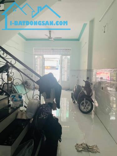 Nhà Phan Văn Trị, Bình Thạnh, 81m2, 3 tầng, HXH, chỉ 7 tỷ 950.