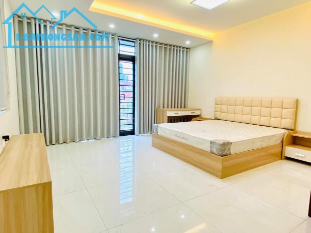 Bán nhà phố Nguyễn Lam, cạnh Vinhomes Long Biên. Nhà 5 tầng, lô góc, gara ô tô, 70m2 - 1