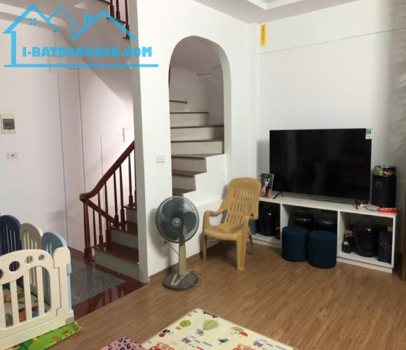 Bán Nhà Ngõ 77 Xuân La, Vị Trí Đẹp Nhà Mới Nở Hậu, 35m2, 5T, MT5,7m, 6 Tỷ