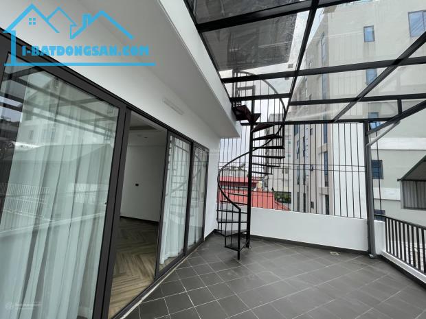 Bán nhà 63m2, 7T, 5m MT, Hoàng Như Tiếp. Ngõ thông, ô tô tránh vào nhà, KD, Giá 16.5 tỷ