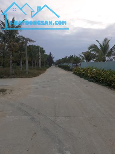Cần bán lô đất Với giá rẻ ngay sát biển xã Bình Hải.H Thăng Bình. Q/ Nam. DT: 820m2. cách - 4