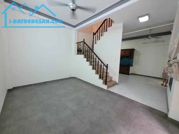 Bán gấp trong 7 ngày, nhà có bề ngang cực rộng, trung tâm Bình Thạnh, chỉ 8 tỷ
