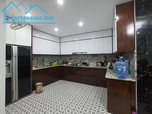 Bán nhà ngõ 61 Lạc Trung, 2 ô tô tránh, vỉa hè, 75m2x4T mt5m 14 tỷ.