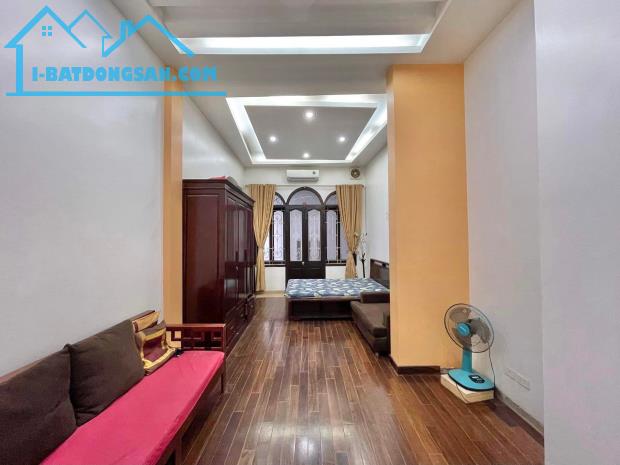 Bán gấp nhà đẹp phố Bạch Mai, ngõ rộng và thông. 43m2 x 5T. Gía 7.6 tỷ.