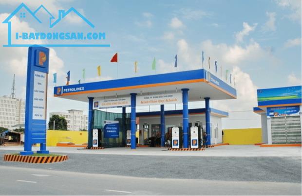 ĐẤT NGAY CHỢ TRƯỜNG UBND 3.020M2 SHR GẦN KCN LỚN-MT NHỰA 42M DÂN CƯ ĐÔNG. GIÁ 300TR