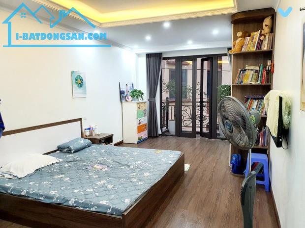 Bán nhà khung BT 45m x 5 tầng phố Hoa Lư giá 6,9 tỷ