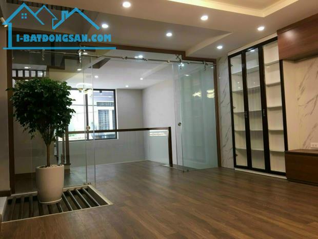 Bán Nhà Nguyễn Sơn- Nguyễn Văn Cừ DT55m2. 5 Tầng. MT 4,58m. Gara Ô Tô, Ô chờ Thang Máy - 4