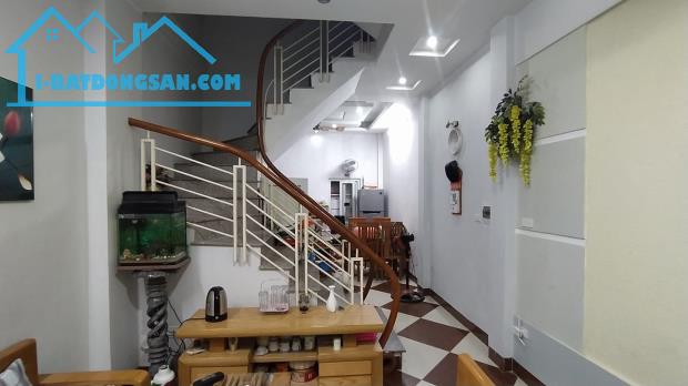 Bán nhà phố Bùi Xương Trạch 38mx5t 6PN. Đẹp, ngõ nông, ô tô đỗ cổng, chỉ hơn 8 tỷ.