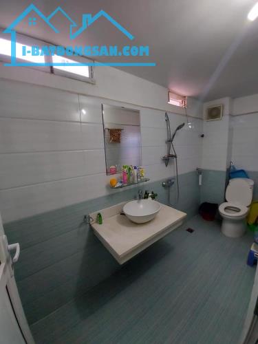 Bán nhà Ô tô đỗ cách nhà 10m Đường Giảng Võ, diện tích 44m2 x5 tầng, Mt 4m, Giá 7,1 tỷ