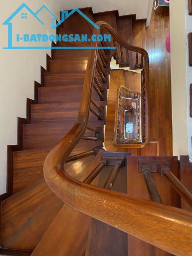 Chính chủ cần bán nhà phân lô đường Hồ Ba Mẫu, Dt 40m2 x5 tầng, Mt 4m, Giá 5,1 tỷ