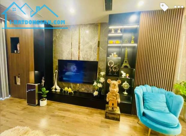 Chính chủ bán căn nhà măt ngõ 61 Hoàng Cầu Đống Đa 100m2x5T nhỉnh hơn 45 tỷ