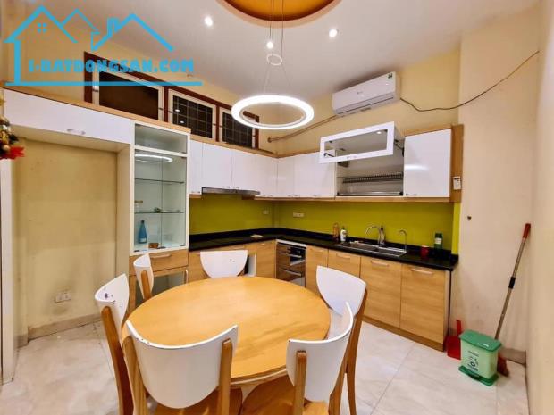 Nhà ngõ 95 phố Chùa Bộc Dt 40m2 Mt 4m x4 tầng Giá 5,9 tỷ - 1