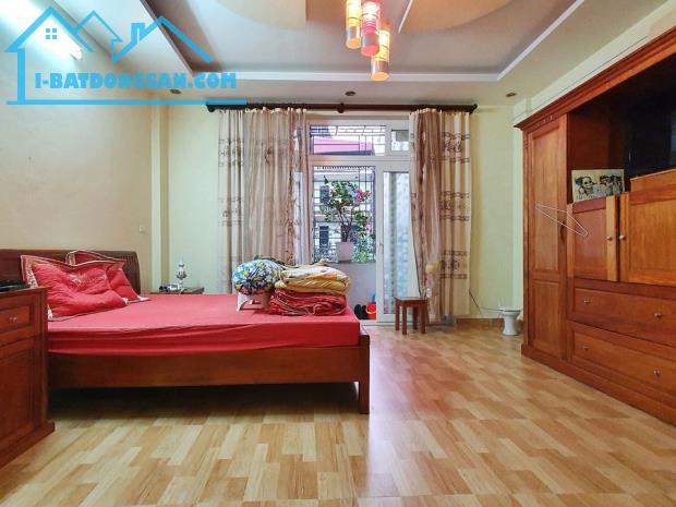 Nhà ngõ 95 phố Chùa Bộc Dt 40m2 Mt 4m x4 tầng Giá 5,9 tỷ
