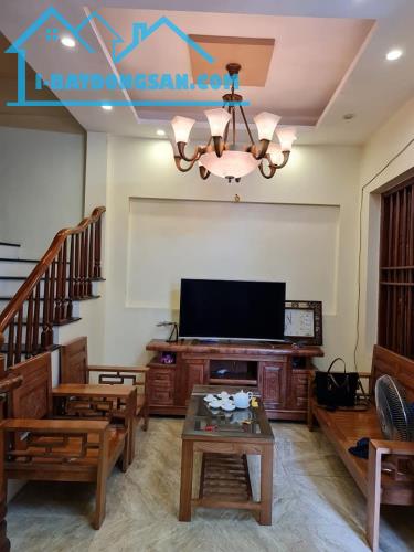 Bán nhà phố Chùa Bộc Dt 36m2 x5 tầng, Mt 4m Giá 4,3 tỷ, Lh 0913518923 - 2