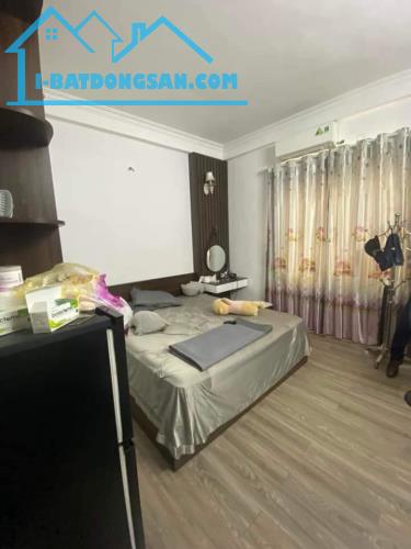 Bán nhà phố Chùa Bộc Dt 36m2 x5 tầng, Mt 4m Giá 4,3 tỷ, Lh 0913518923