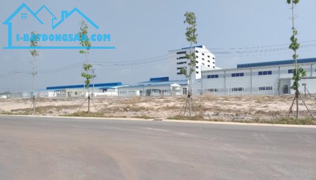 CHÍNH CHỦ BÁN GẤP 2.680 (42x62m2) GIÁ 250 TRIỆU GẦN KCN, SÁT CHỢ, ĐƯỜNG NHỰA LỚN